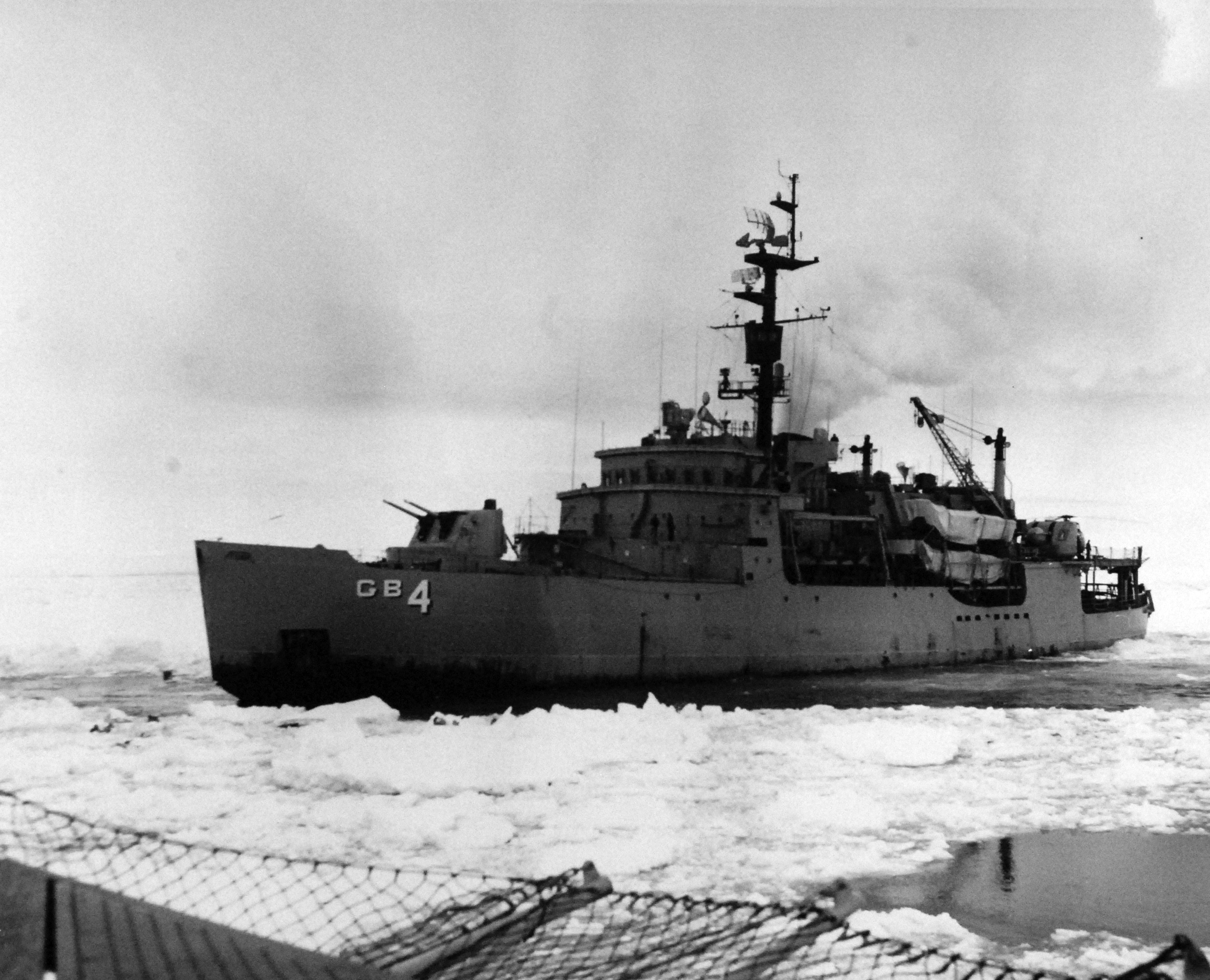 USS Glacier im Packeis, 1960